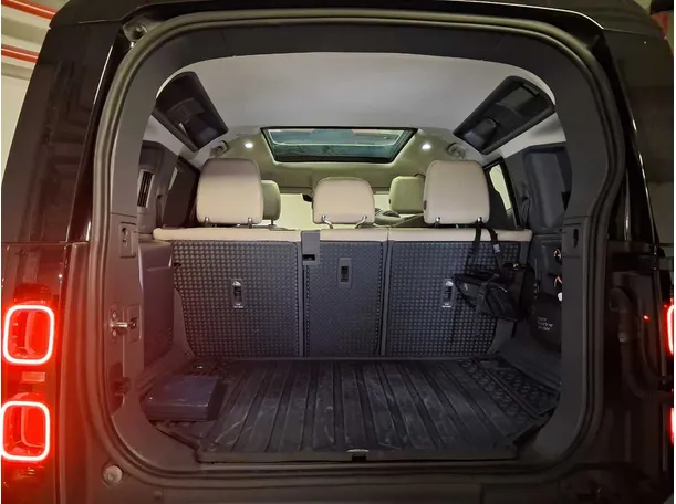 Car image 18