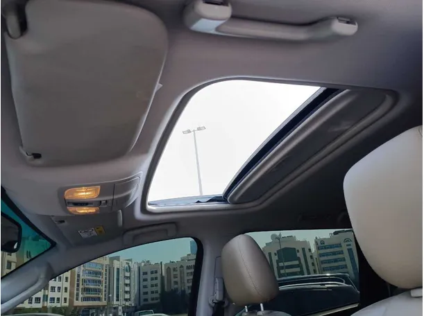Car image 25