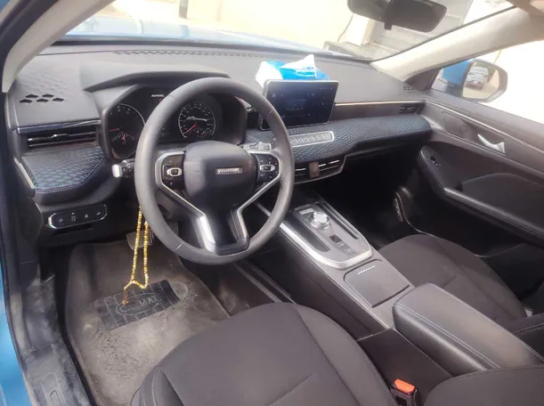 Car image 12