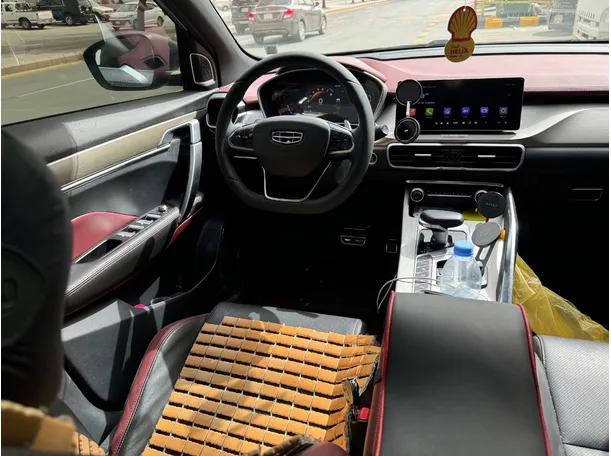 Car image 19