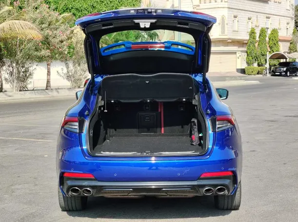 Car image 28