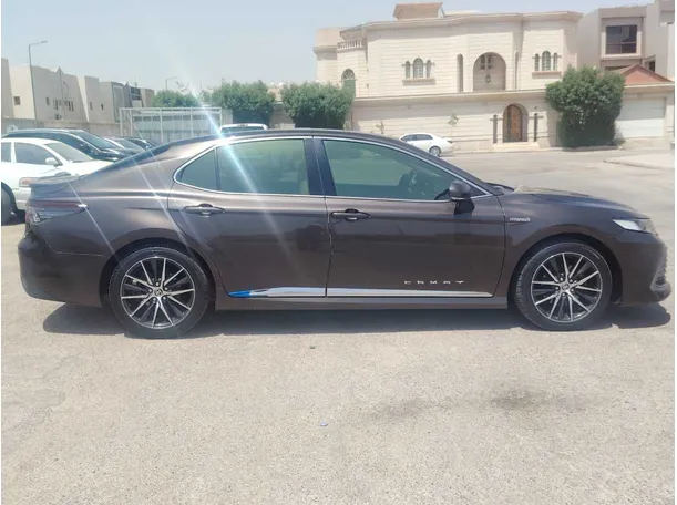 Car image 4