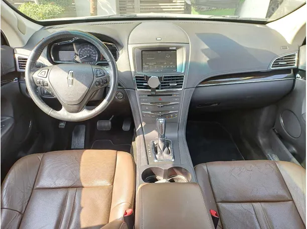 Car image 16