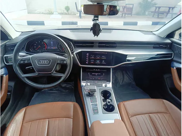 Car image 19