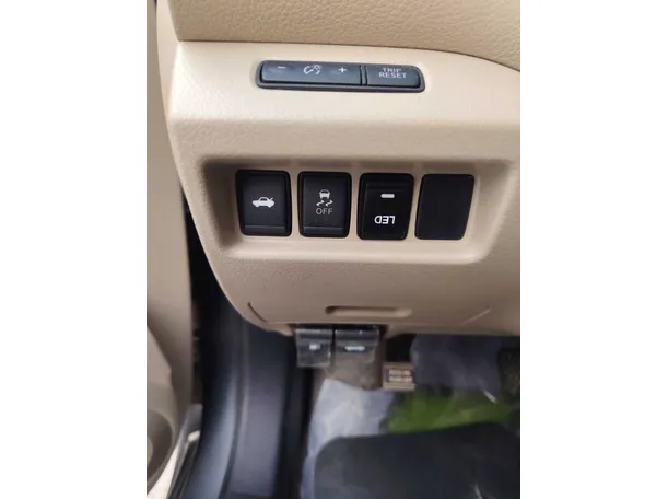 Car image 27