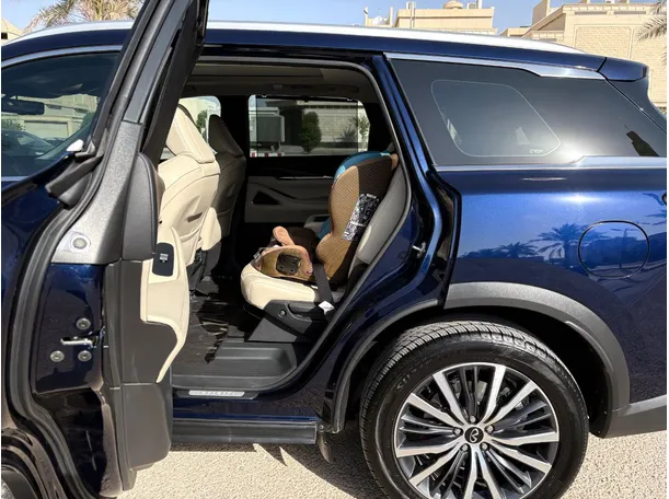 Car image 16