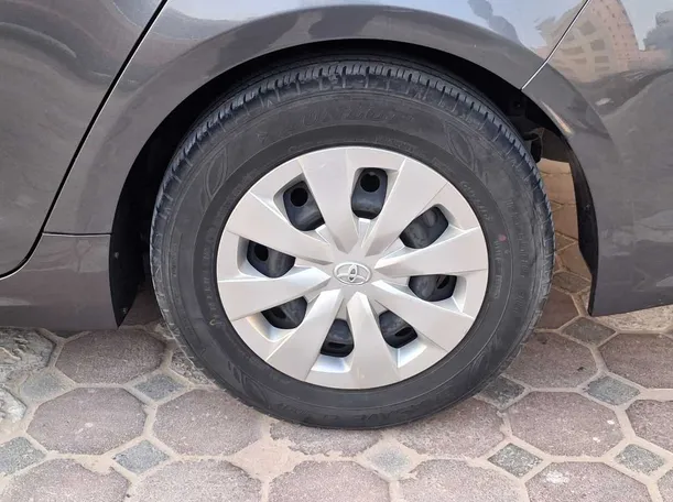 Car image 9