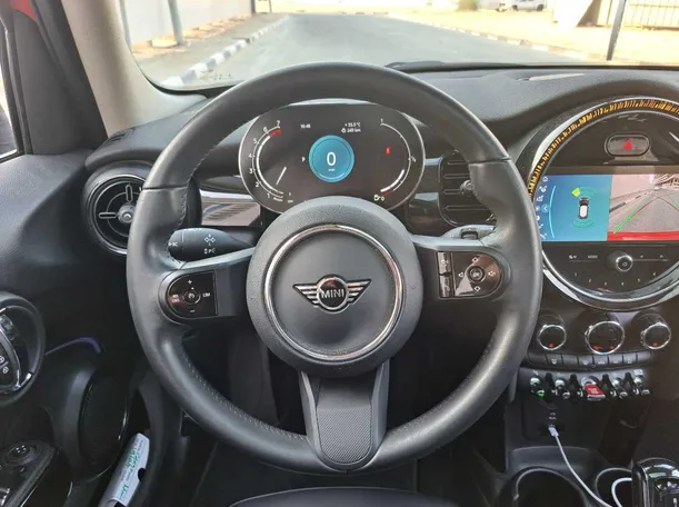 Car image 18