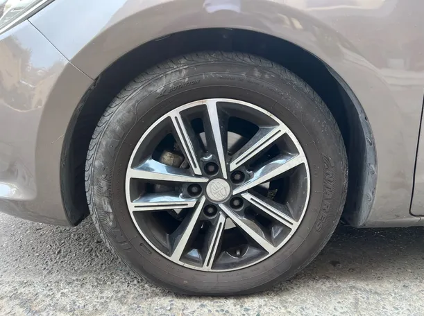 Car image 9