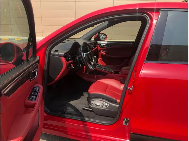 Car image 18