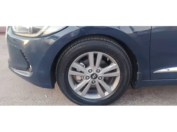 Car image 9