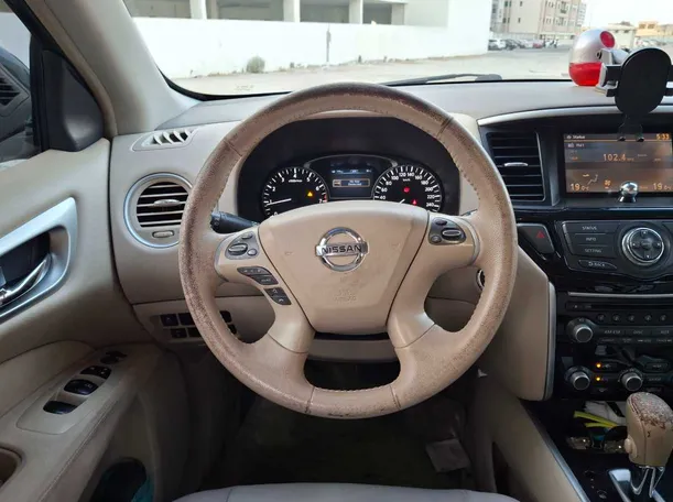 Car image 14
