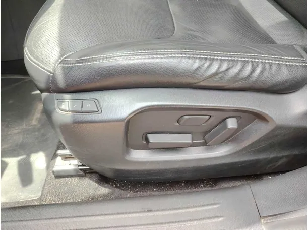 Car image 40
