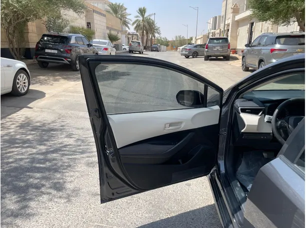 Car image 10