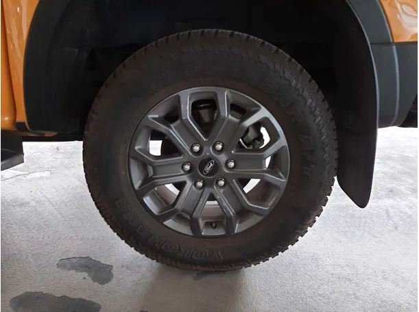 Car image 9