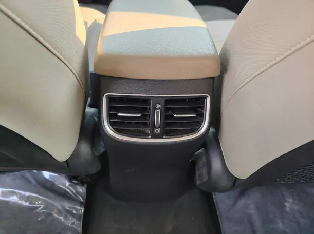 Car image 34