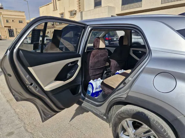 Car image 12