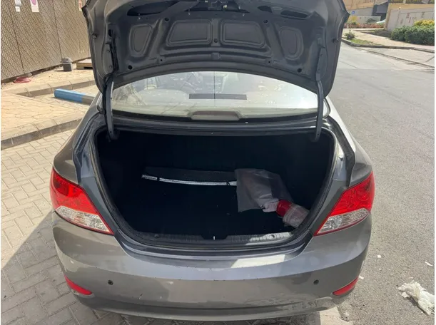 Car image 17