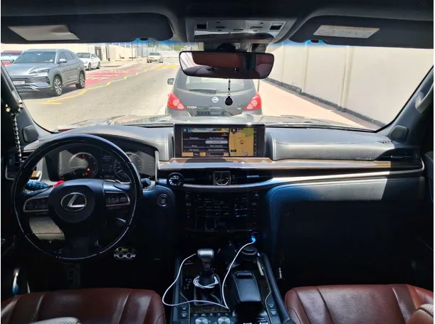 Car image 15