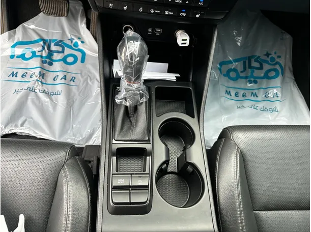 Car image 18
