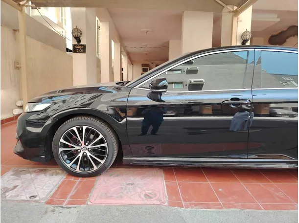 Car image 9