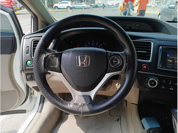 Car image 14