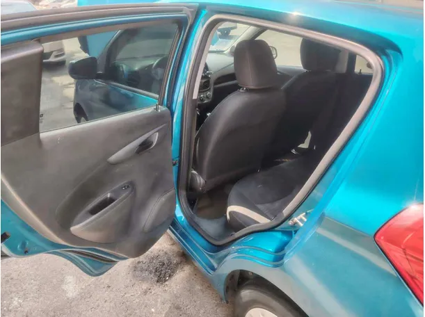Car image 14