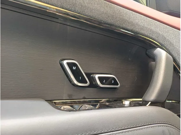 Car image 25