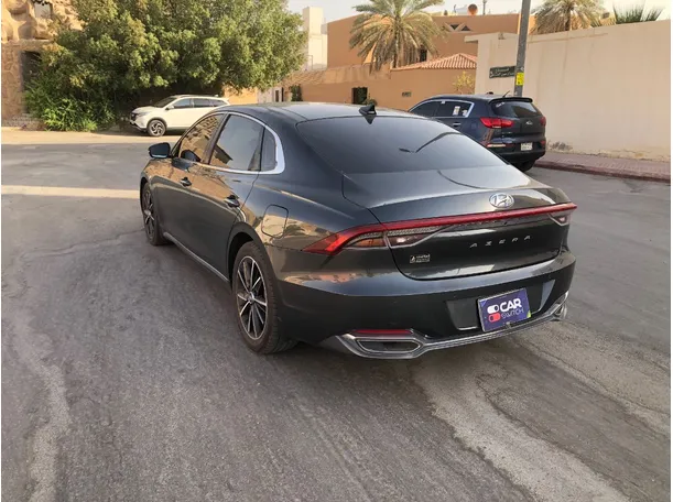 Car image 7