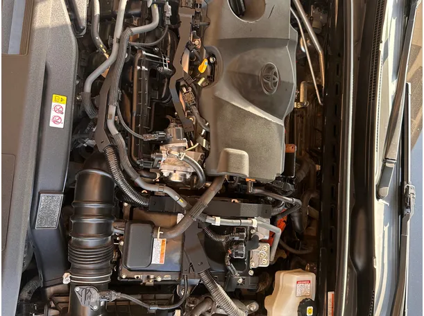 Car image 9