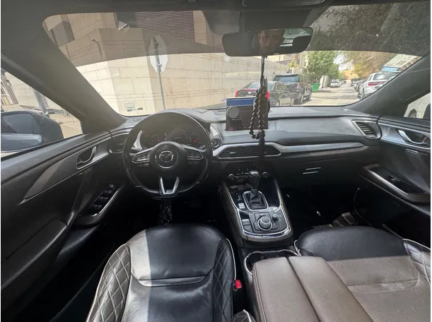 Car image 14