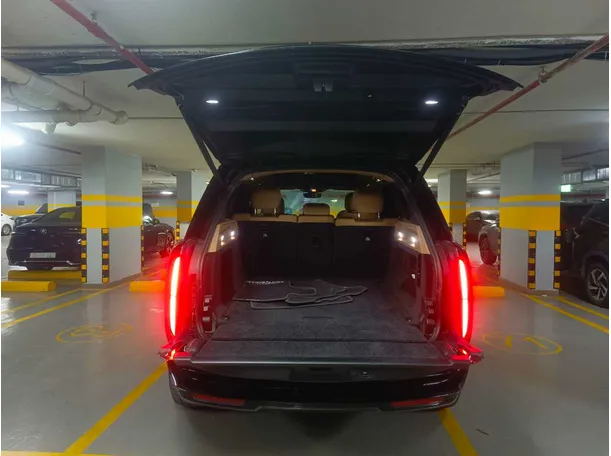 Car image 30
