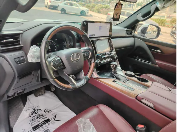 Car image 13
