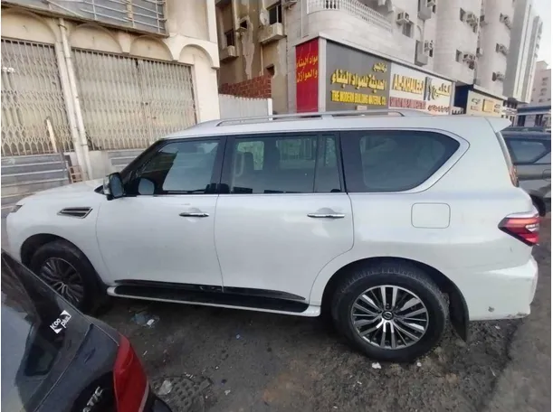 Car image 8