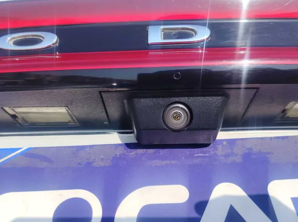 Car image 25