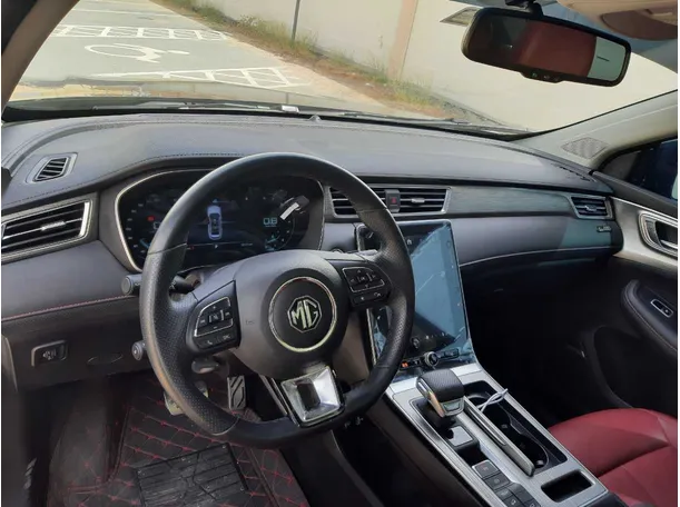 Car image 11