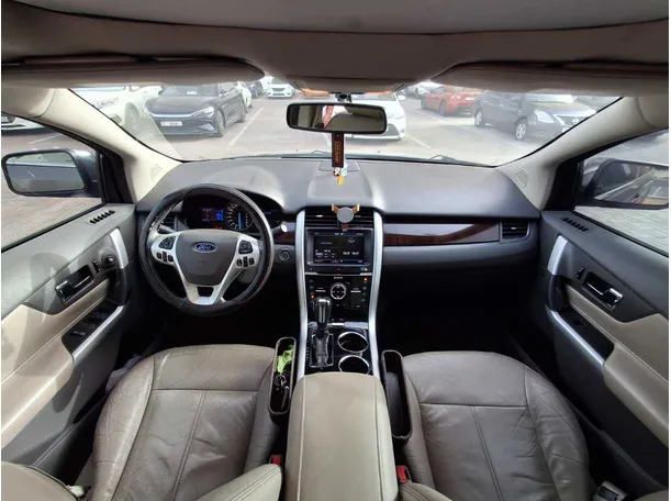 Car image 14