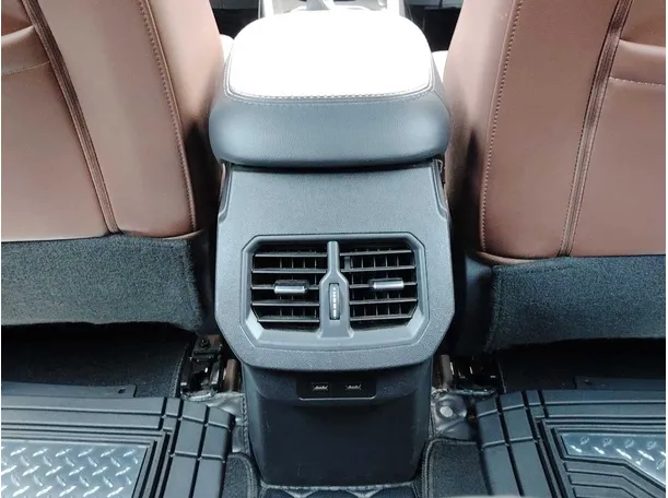 Car image 29