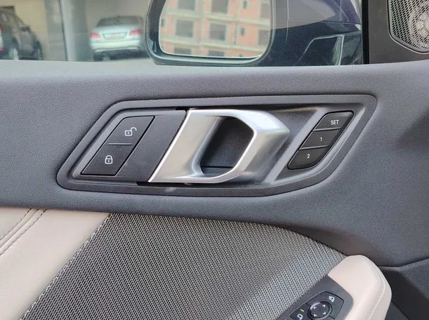 Car image 33