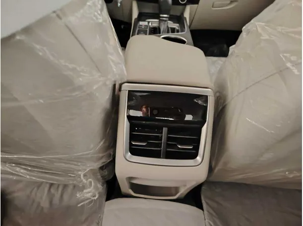 Car image 36