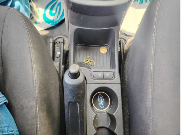 Car image 32