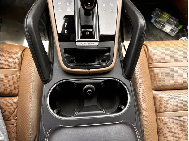 Car image 23