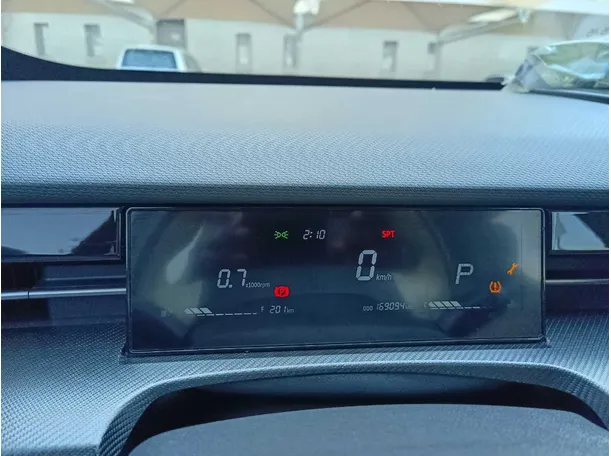Car image 27