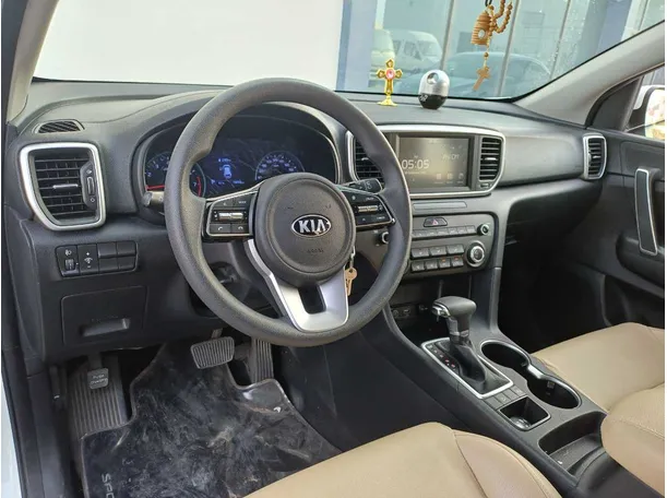 Car image 11