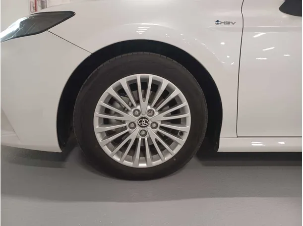 Car image 9