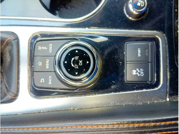 Car image 24