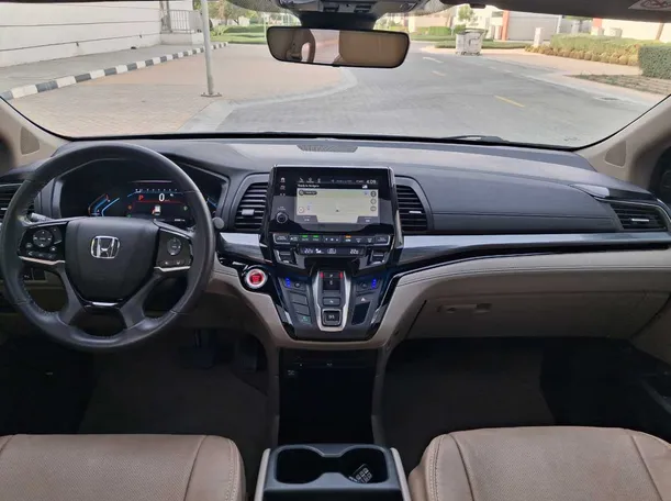 Car image 19