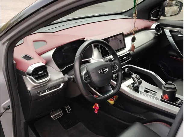 Car image 12