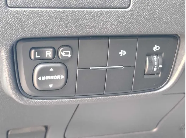 Car image 29