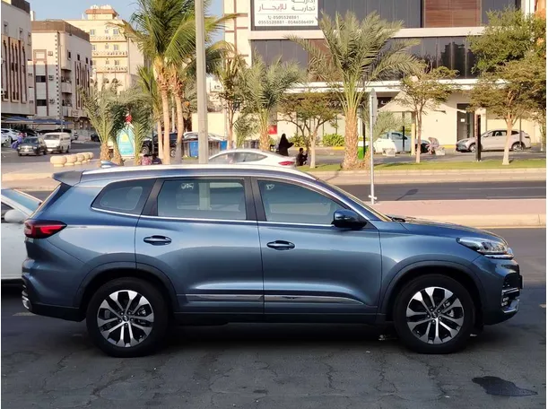 Car image 4